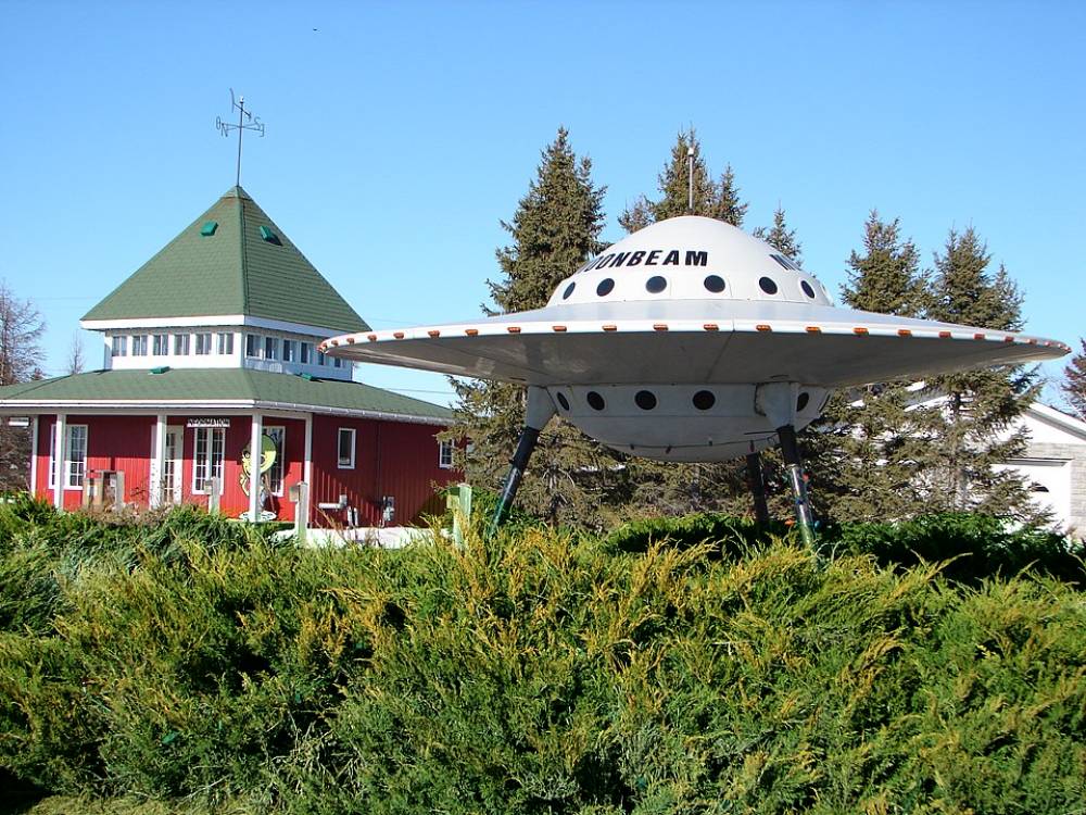  Moonbeam tourist center with a UFO sitting on a pedestal. 